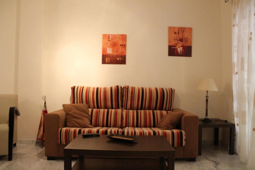 Apartamentos Turisticos Plaza Del Olvido Nerja Extérieur photo